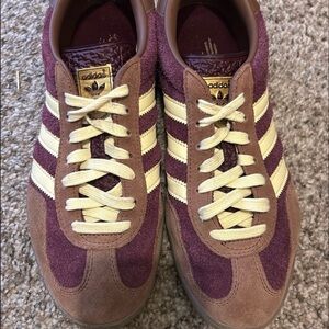 Adidas Men's Purple and Tan Sneakers